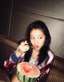 瓜妹吃西瓜视频,西瓜视频里的甜蜜时光